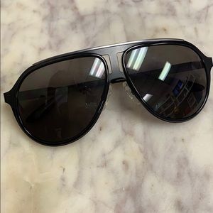 DARK SUNGLASSES
